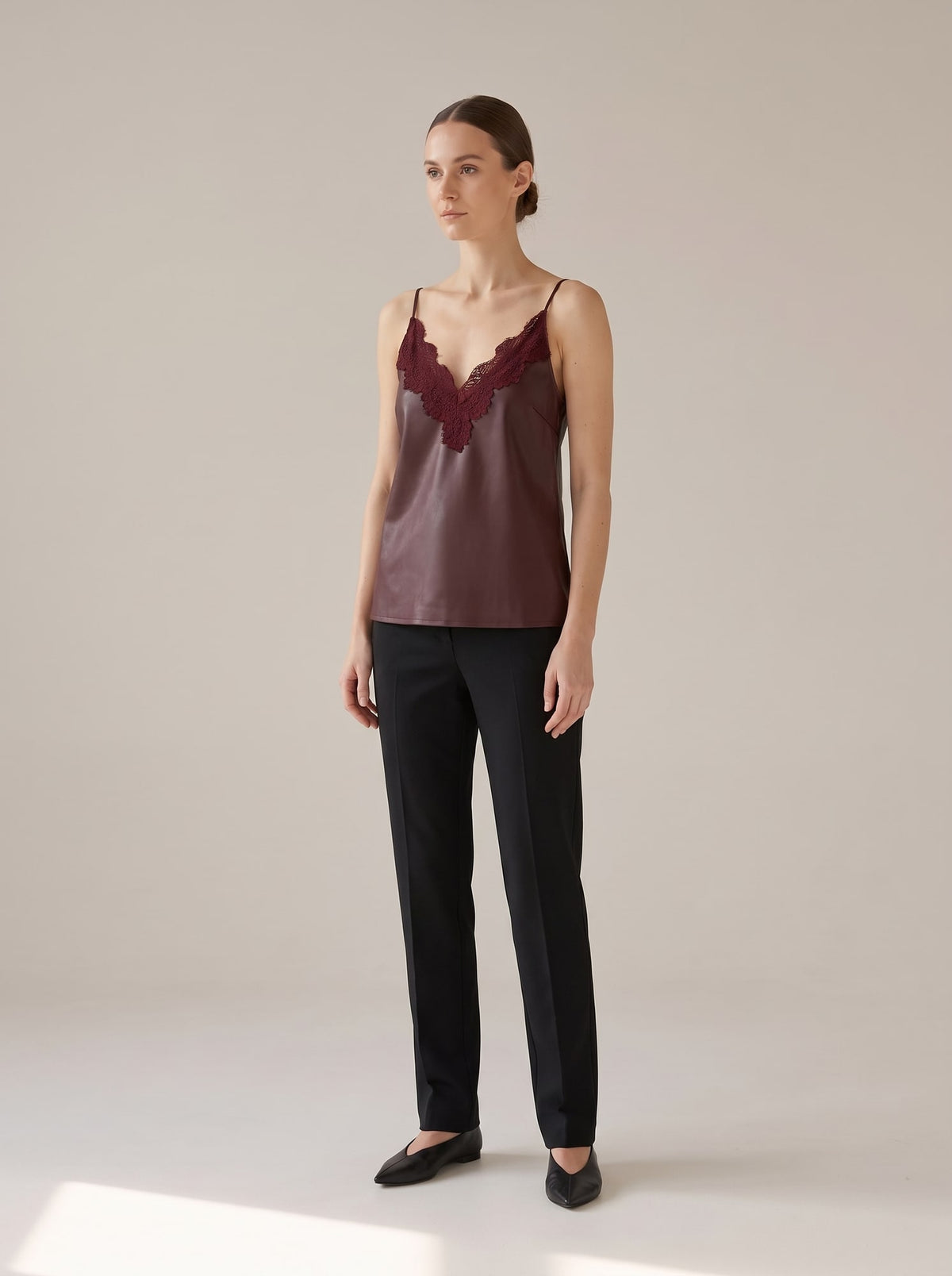 TOP EFFETTO PELLE CON PIZZO Burgundy - indossato - IRONICA