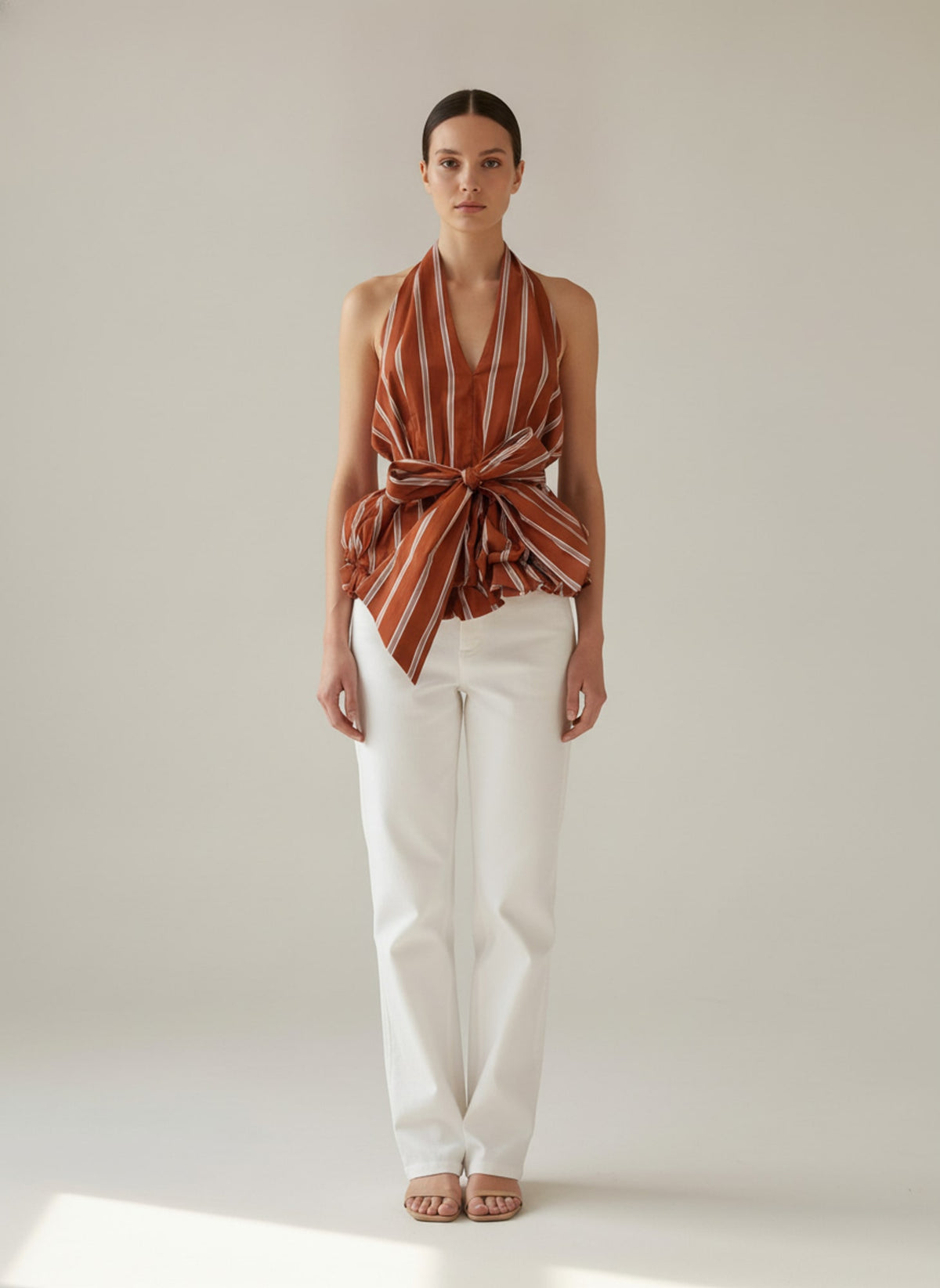 TOP HALTER A RIGHE CON FIOCCO Coccio - indossato - IRONICA