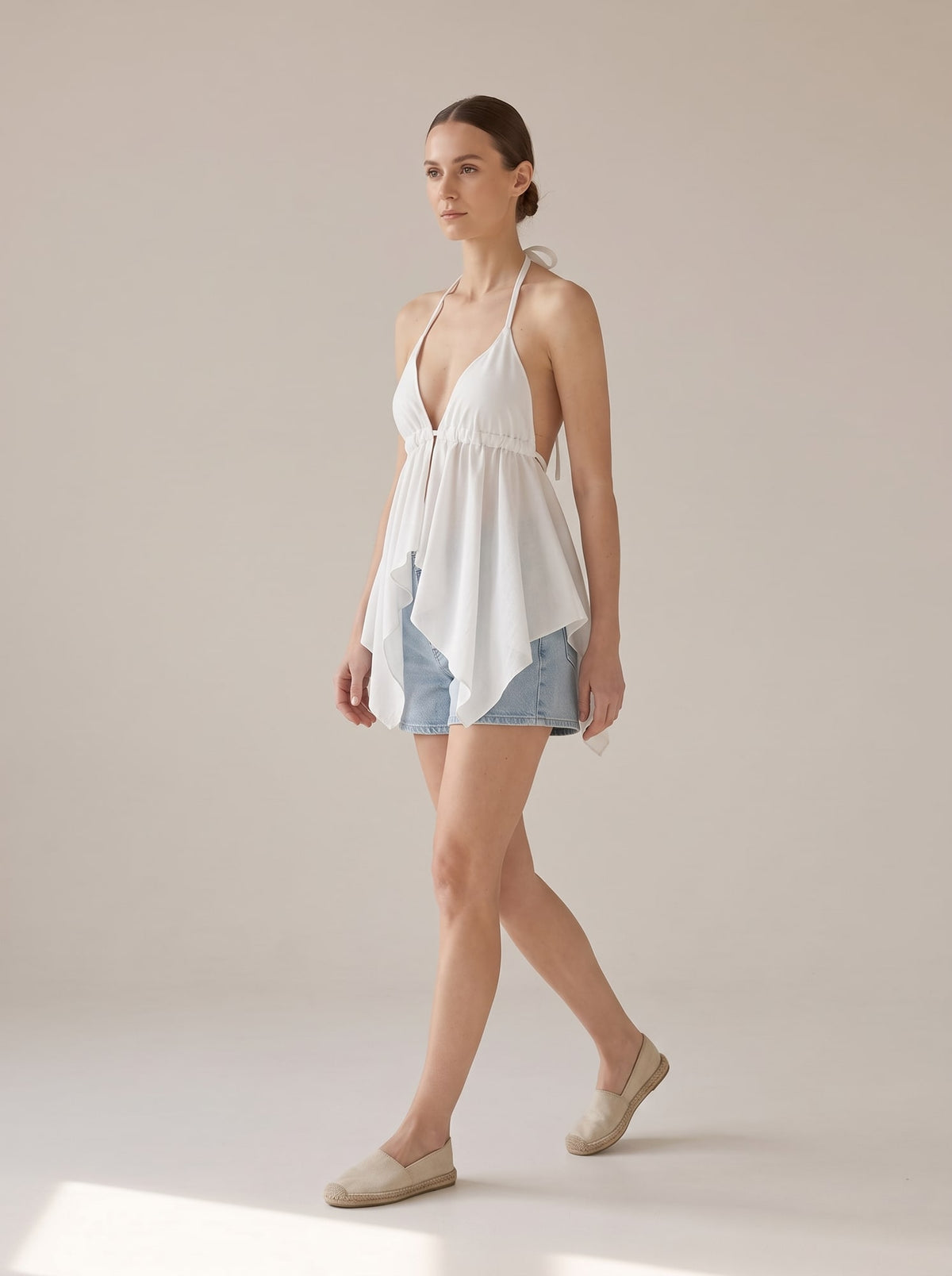 TOP HALTER ASIMMETRICO Bianco - in movimento - IRONICA